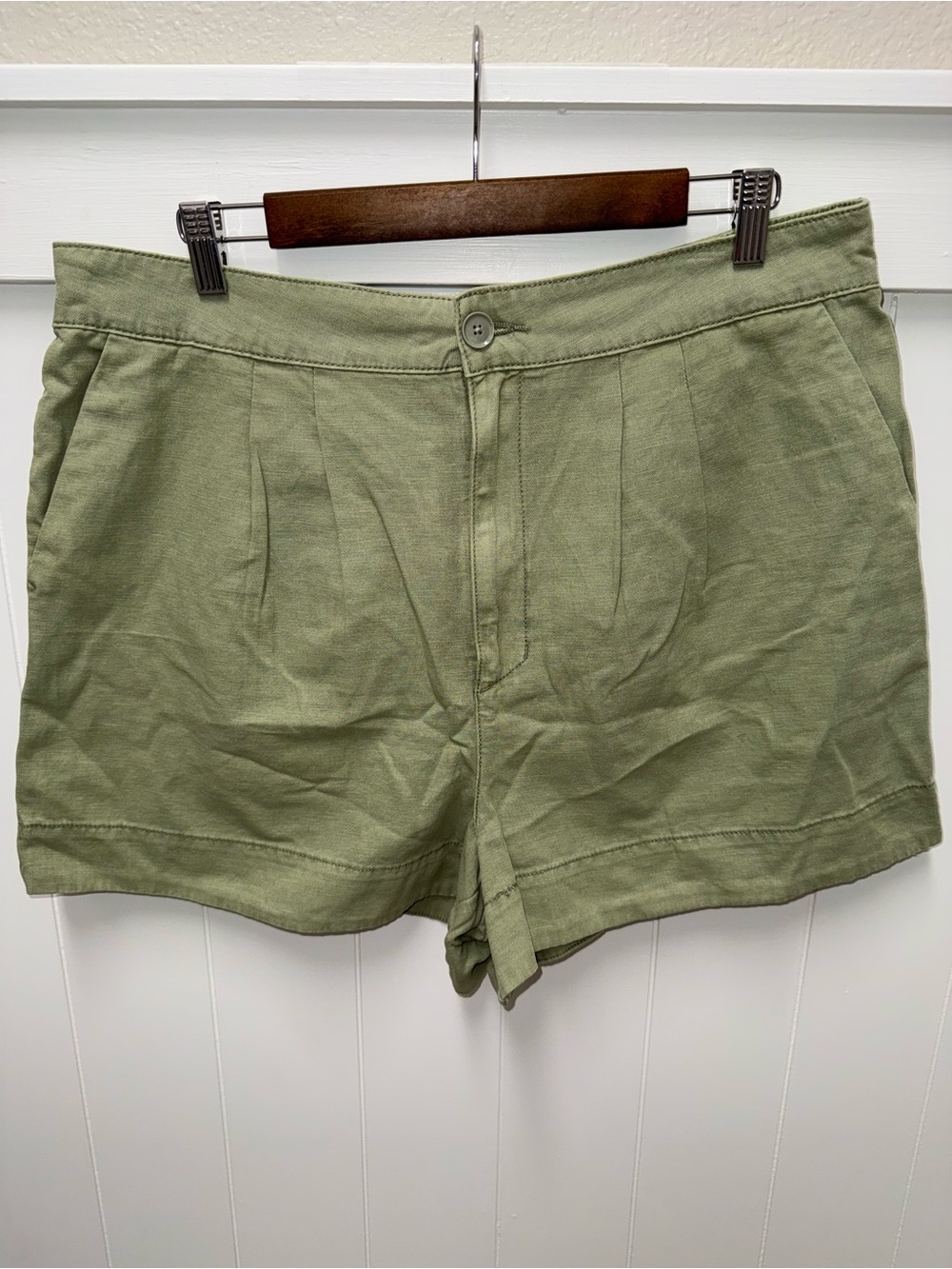 Joie Women’s Large Olive Green Linen Blend Pleated Casual Shorts